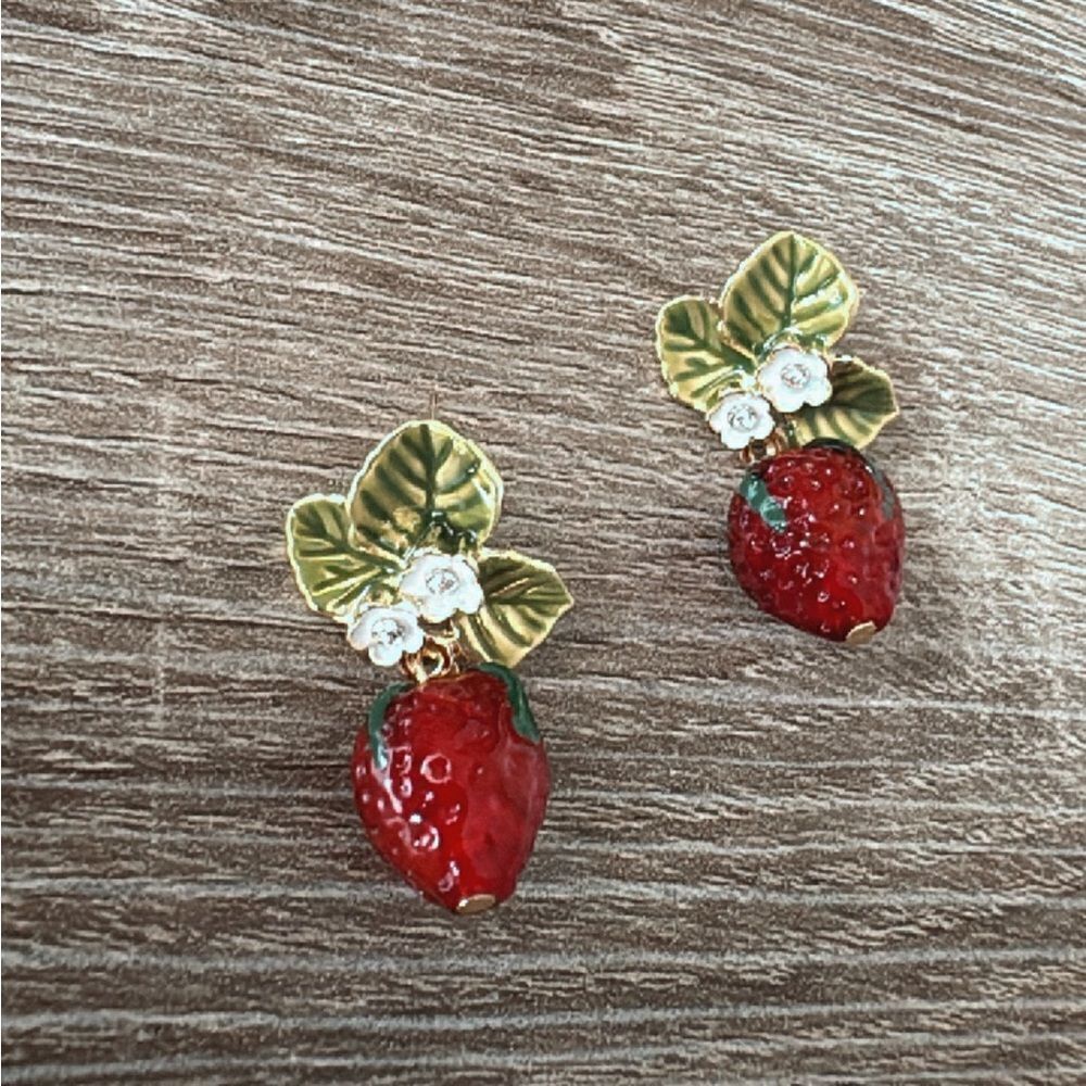 Strawberry earrings A654 - Picture 3 of 5